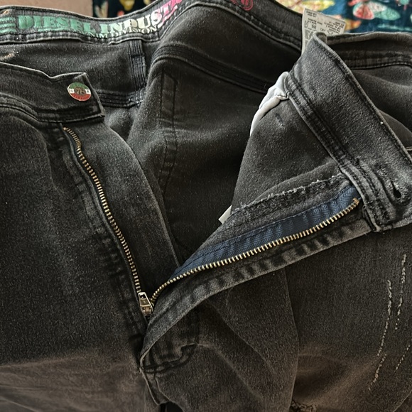 DIESEL jeans.  Size 44. Refer to measurements. - Picture 10 of 10